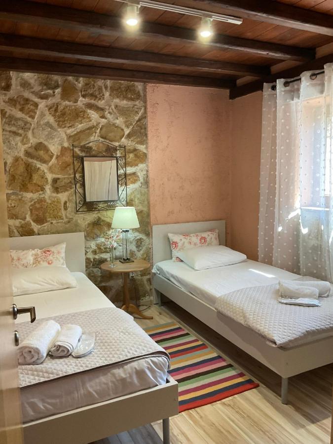 Villa Stonehouse & Casa Al Sole E Al Mare Nea Roda Exterior foto
